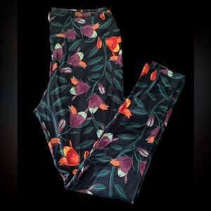 LuLaRoe leggings - size Tall & Curvy - new but without tags - never worn!